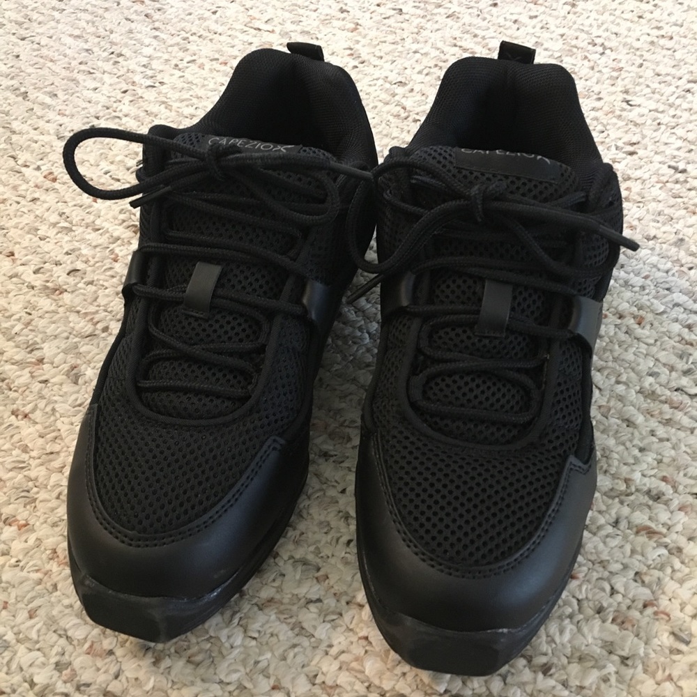 Black dance shoes (hip hop)
